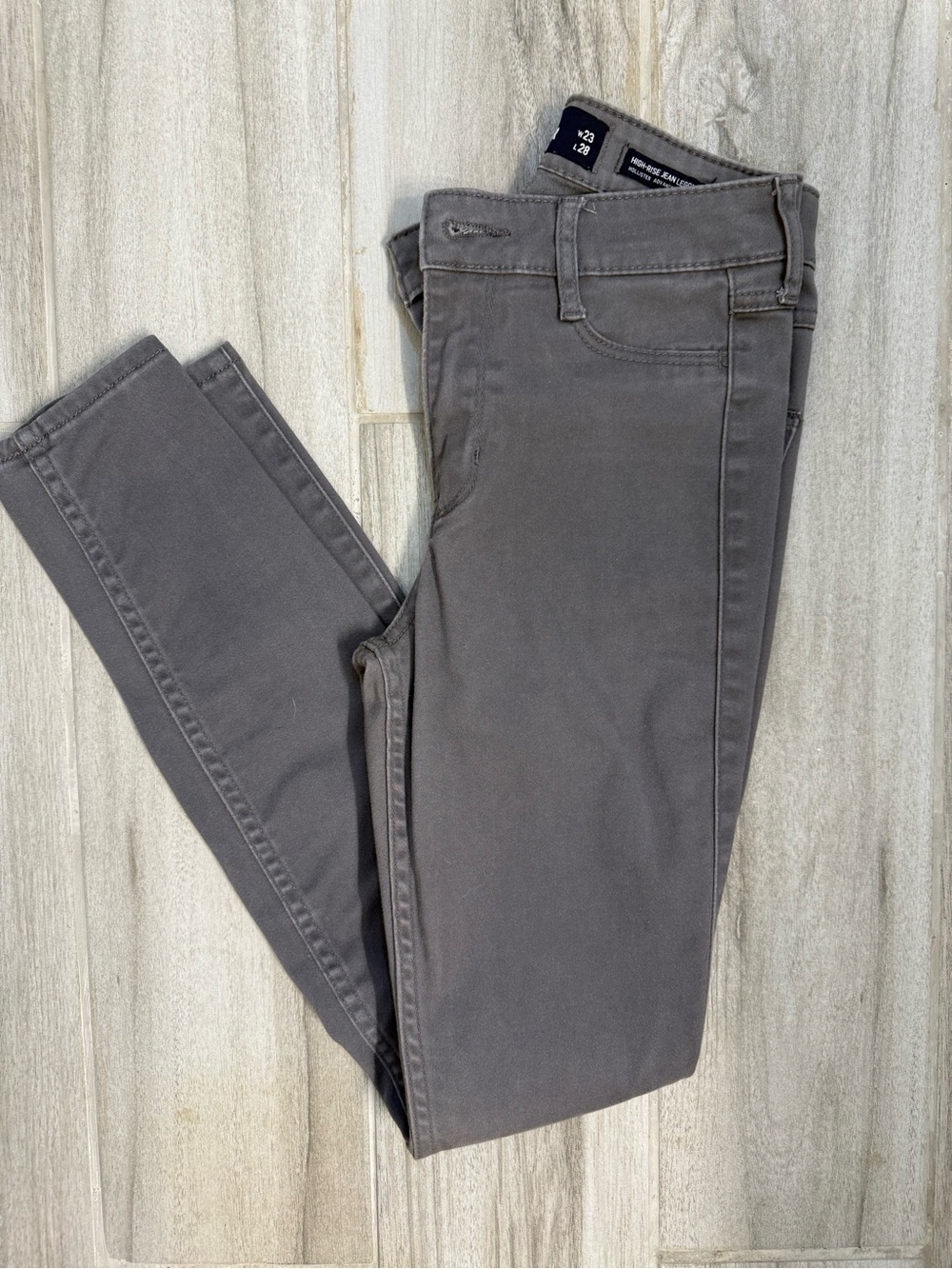 Hollister High-Rise Jean Legging in Light Gray - Size -00R